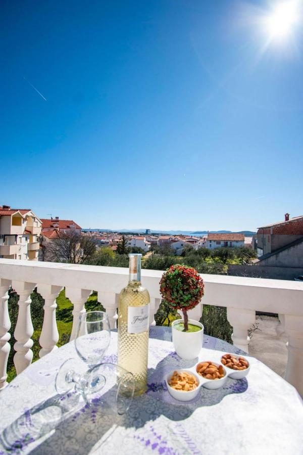 Family Holiday Apartments Lucia Vodice Extérieur photo