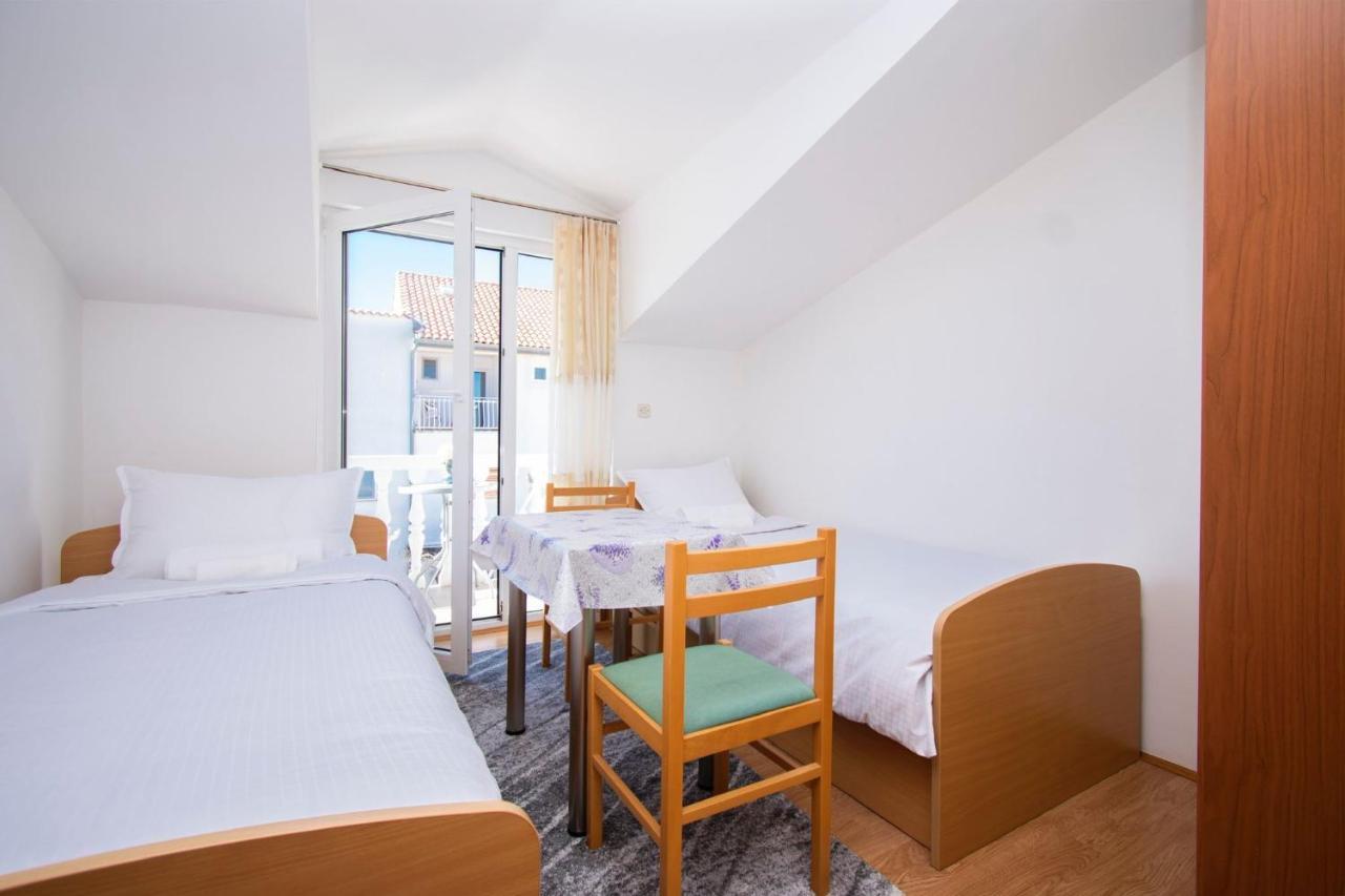 Family Holiday Apartments Lucia Vodice Extérieur photo
