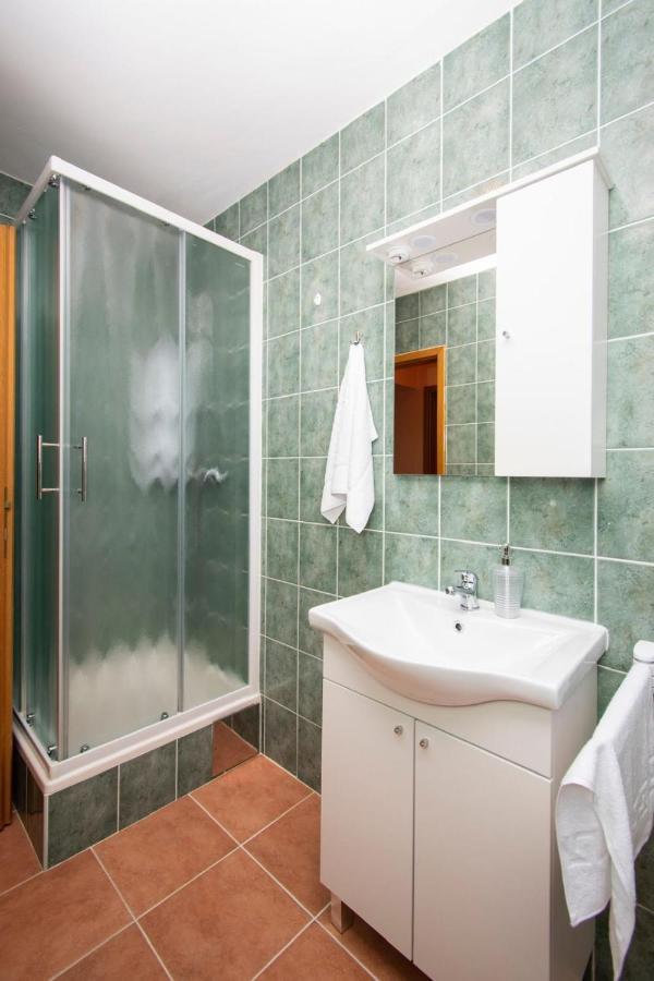 Family Holiday Apartments Lucia Vodice Extérieur photo