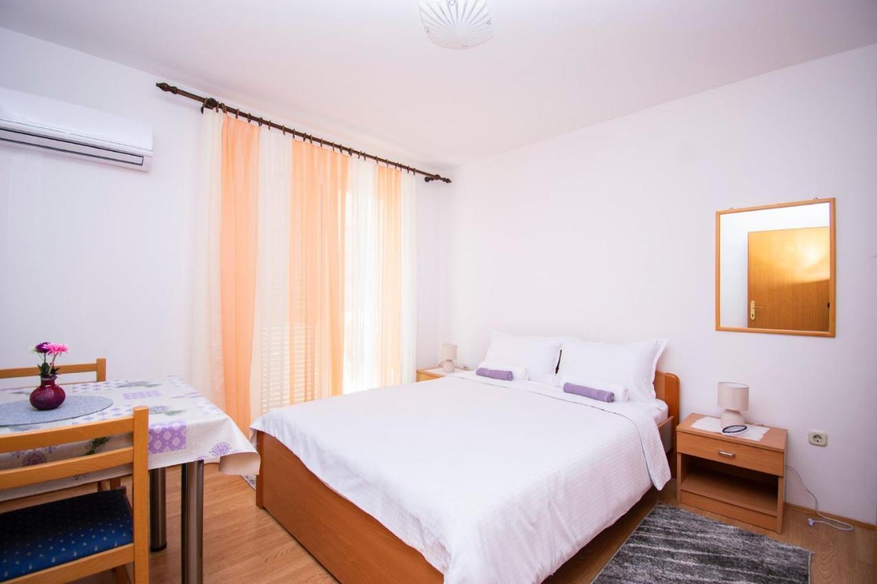 Family Holiday Apartments Lucia Vodice Extérieur photo