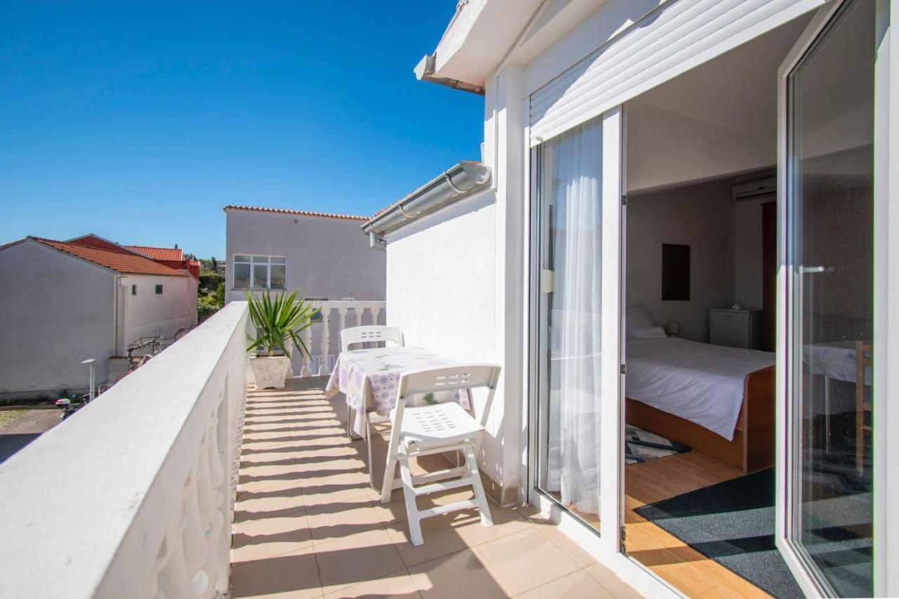 Family Holiday Apartments Lucia Vodice Extérieur photo