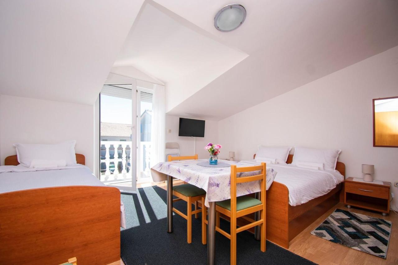 Family Holiday Apartments Lucia Vodice Extérieur photo