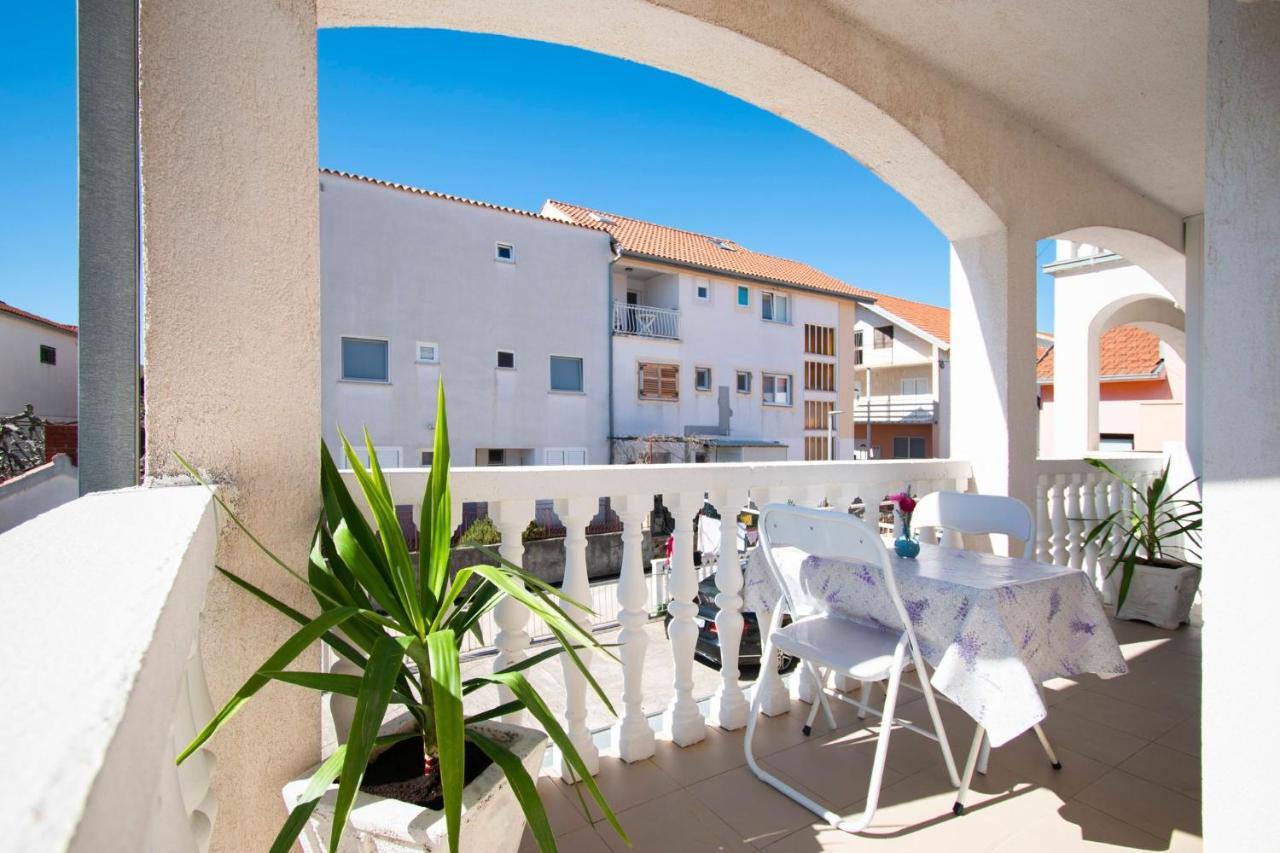 Family Holiday Apartments Lucia Vodice Extérieur photo