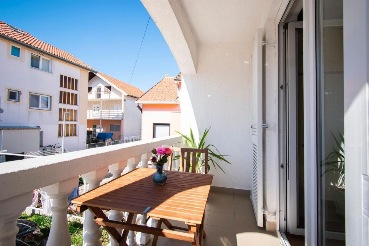 Family Holiday Apartments Lucia Vodice Extérieur photo