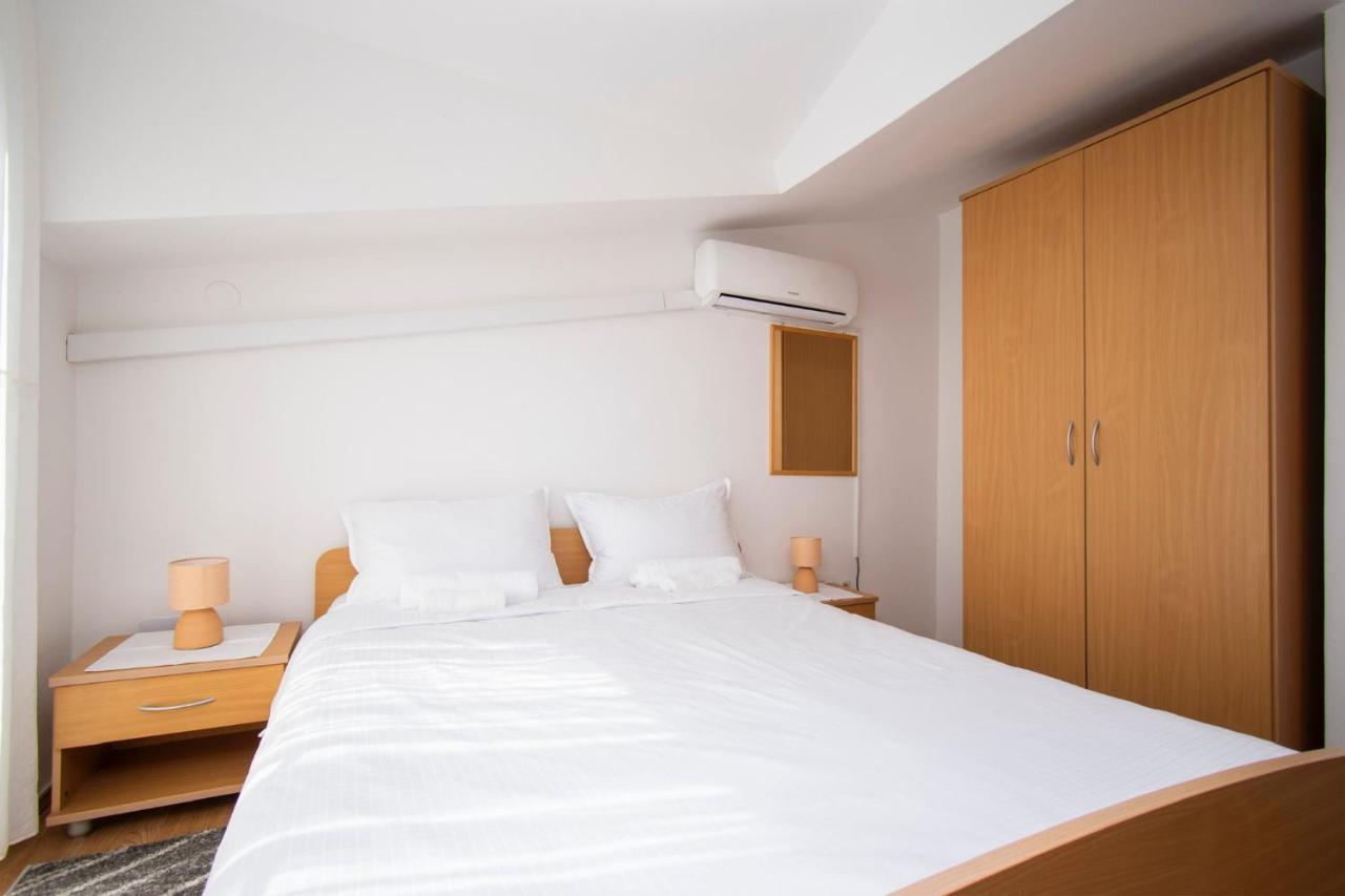 Family Holiday Apartments Lucia Vodice Extérieur photo