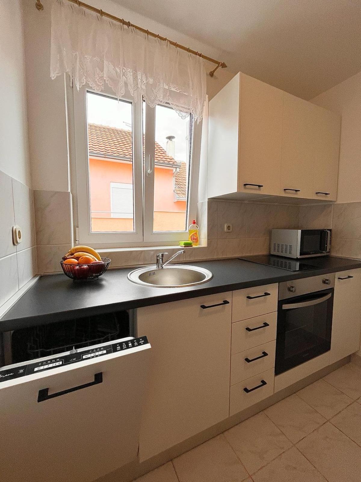 Family Holiday Apartments Lucia Vodice Extérieur photo